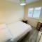 2 Bedroom Bungalow SV58, Seaview, Isle of Wight Free Wi-Fi - 海景城