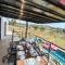 Villa moderna con una hermosa piscina, fogata y BBQ