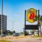 Super 8 by Wyndham Biloxi - 比洛克西