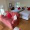 Field Cottage Bed and Continental Breakfast