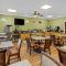 Quality Inn Fayetteville Near Historic Downtown Square - 费耶特维尔