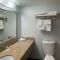 Suburban Studios East Syracuse Carrier Circle - إيست سيراكيوز