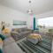 Absolute Beachfront with Decked Garden Oasis and Views - 博格诺里吉斯