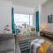 Absolute Beachfront with Decked Garden Oasis and Views - 博格诺里吉斯