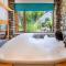 Stone Hedge Hotel