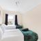 Cozy House Sleeps 8 With Free Parking - Feltham