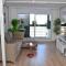 Stunning loft with king bed, pool & gym by depptö