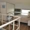 Stunning loft with king bed, pool & gym by depptö