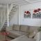 Stunning loft with king bed, pool & gym by depptö