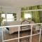 Stunning loft with king bed, pool & gym by depptö