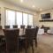Panoramic Paradise 4BR Gem Overlooking SMAs Dam - Las Flores