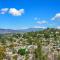 Scenic Retreat with Deck & Stunning Views in LA - 格伦代尔