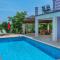 Villa Sandra, a beautiful villa with sea view and a pool - Drenje