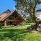 Rustic, 6BR Chalet on Beautiful Estate - 里奥内格罗