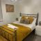 Spacious stylish apartment Croydon