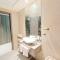 Modern High-Rise Studio in the Heart of Business Bay - Dubaj