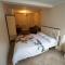Contractors , NHS Staff , Next to Hospital - 1 Bedroom in 4 Bedroom House SR4