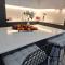 Courtyard Long Beach 2-bedroom LUX apartment