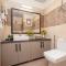 Jacuzzi & Big Screen By Buddies Home - Greater Noida