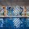 Elegant 2 Bed CBD Heated Pool Gym Sauna Balcony