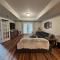 Pillow and Paddock B&B - La Grange