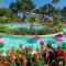 Lush villa in a nature reserve with a castle - 萨莱