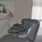 5 bd 2 bath stylish retreat close to beach and wineries in Christie Downs