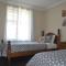 5 bd 2 bath stylish retreat close to beach and wineries in Christie Downs