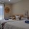 5 bd 2 bath stylish retreat close to beach and wineries in Christie Downs