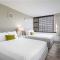 Aloha Vibes with Ocean Views, Near Beach & Parking! - Honolulu
