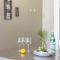 Aloha Vibes with Ocean Views, Near Beach & Parking! - Honolulu
