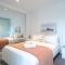 Modern 1BR Apartment with Smart TV and Views - Melbourne