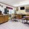 Super 8 by Wyndham Antigo