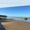 La brise marine apt rdc maison cour fermée parking et terrasse à 800 m plage Omaha beach avec table de ping pong proche Port en Bessin