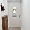 Turquoise Tranquil- 3 Bed House - Easthampstead