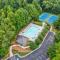 Relaxing 3BR Duplex Home w/ Pool & Patio - 比福德
