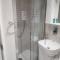 Blue moon ensuite - Netherton