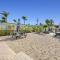 South O Bungalow 6 - Deluxe Queen Studio + Patio - Oceanside