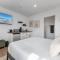 South O Bungalow 2 - Deluxe Queen Studio + Patio - Oceanside