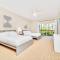Spacious 2BR Condo with Pool & Hot tub, near Disney!
