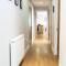 Spacious 2 Bedroom Flat By LS2G Short Lets & Serviced Accommodation Greater London With Free WIFI - Newquay