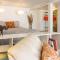 Modern lofty studio in Midtown / Charming Old SW