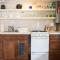 Modern lofty studio in Midtown / Charming Old SW
