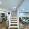 21 COMFORTABLE AND LUXURIOUS - Plainville