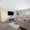 40 Spacious Sleek Cozy - 米德尔敦