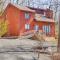Fire Pit and Gas Grill Charming Poconos Abode! - 布什基尔