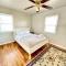 Historic 2 bedroom home in Old Town-main floor
