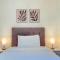 Serene Al Raha 2BR Poolside Comfort and Gym Access - Abú Zabí