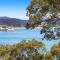 Tranquil Bayside Cottage by HolidayCo