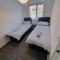 2 bed Semi, houses up to 4 people, Free Parking, Wi-fi, M1 & EMA Direct Link, Transport links, private garden - 诺丁汉